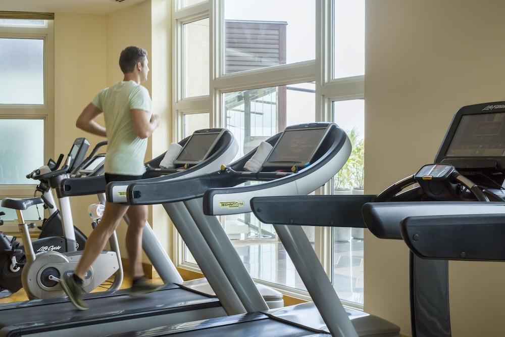 多哈四季酒店 外观 照片 A treadmill