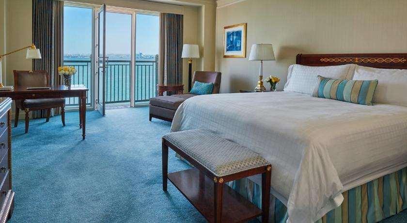 多哈四季酒店 外观 照片 A guest room at The Westin