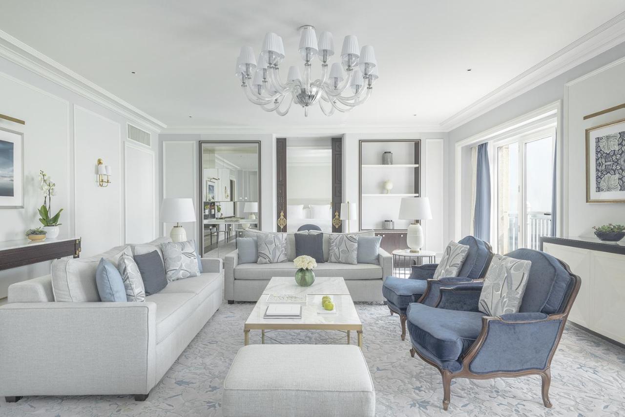 多哈四季酒店 外观 照片 The living room of a suite at The Ritz-Carlton, Paris